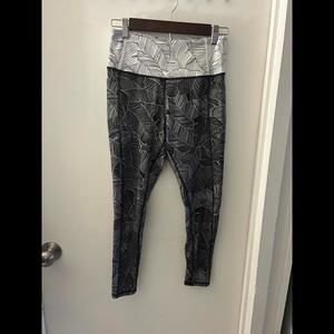 Victoria’s Secret On Point Flow Leggings